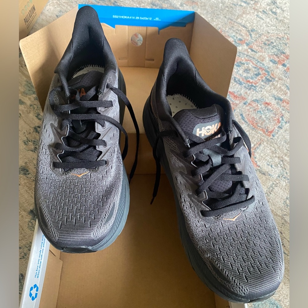 NIB Womens HOKA CLIFTON 8 shoes Size 9 Graphite Gray/Blk